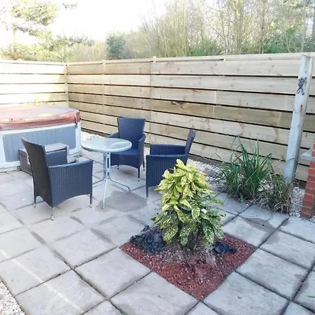 Harvest 12 - Yellowtop Country Park - Hot Tub - Yorkshire Villa